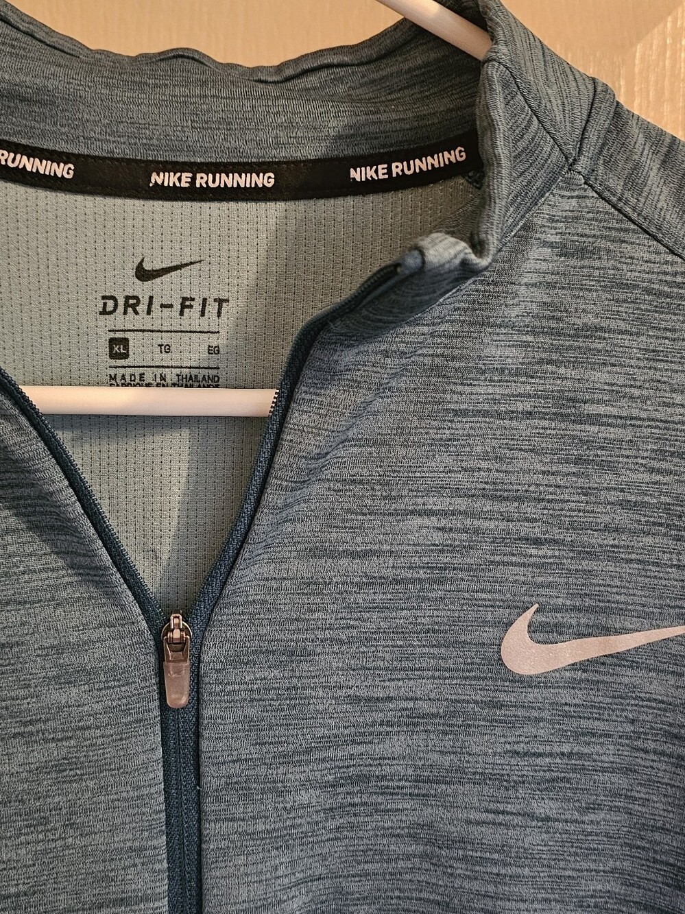 Women's Nike Running Dry Fit 1/4 Zip Pullover Shirt With Thumb Holes XL - Picture 2 of 5